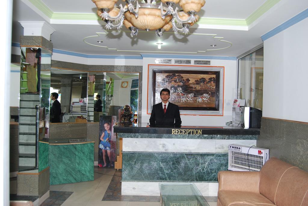 Chichoga Holiday Inn Manāli Exterior foto